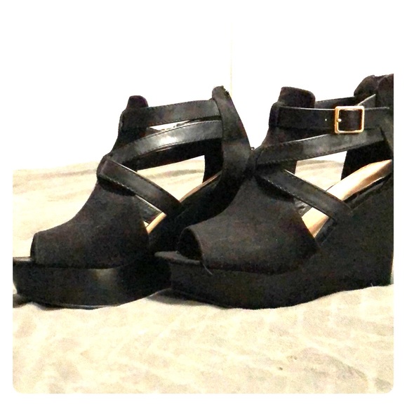 Women’s black wedges - Picture 1 of 4